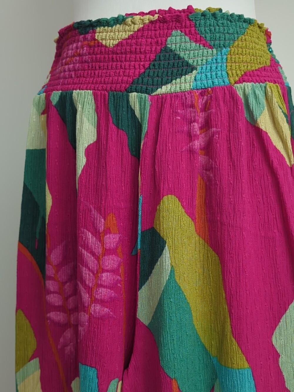 RACHEL Rachel Roy Tropical Hot Pink Smocked Wide-Leg Pants With Palm Pattern - Picture 2 of 8